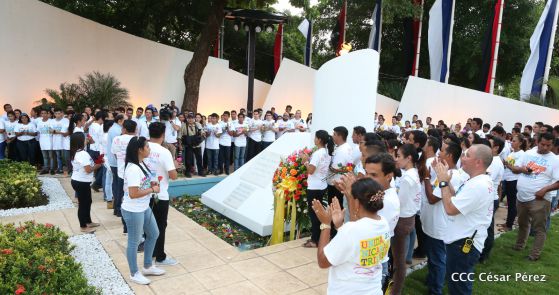 Daniel y Rosario rinden homenaje al Comandante Carlos Fonseca en su 80 Natalicio