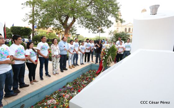 Daniel y Rosario rinden homenaje al Comandante Carlos Fonseca en su 80 Natalicio