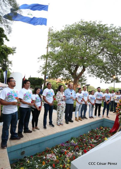 Daniel y Rosario rinden homenaje al Comandante Carlos Fonseca en su 80 Natalicio