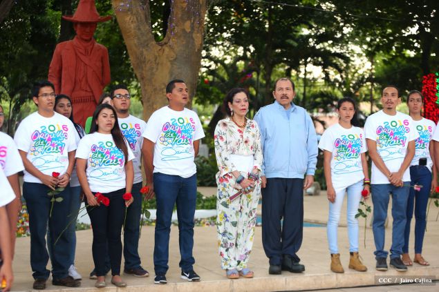 Daniel y Rosario rinden homenaje al Comandante Carlos Fonseca en su 80 Natalicio