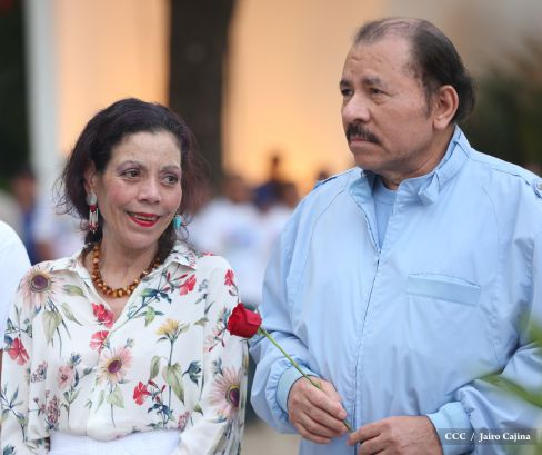 Daniel y Rosario rinden homenaje al Comandante Carlos Fonseca en su 80 Natalicio