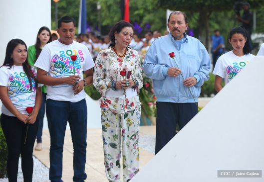 Daniel y Rosario rinden homenaje al Comandante Carlos Fonseca en su 80 Natalicio