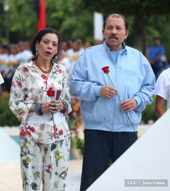 Daniel y Rosario rinden homenaje al Comandante Carlos Fonseca en su 80 Natalicio