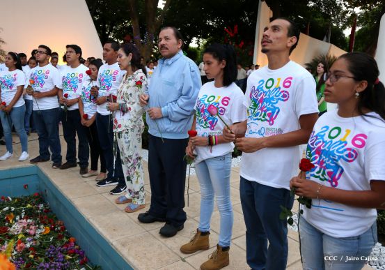 Daniel y Rosario rinden homenaje al Comandante Carlos Fonseca en su 80 Natalicio