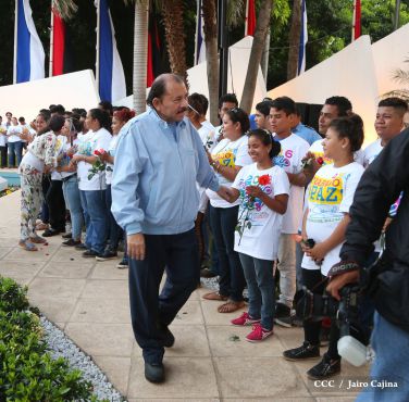 Daniel y Rosario rinden homenaje al Comandante Carlos Fonseca en su 80 Natalicio
