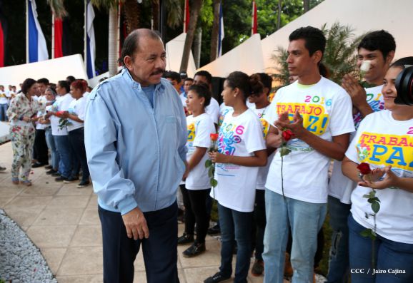 Daniel y Rosario rinden homenaje al Comandante Carlos Fonseca en su 80 Natalicio