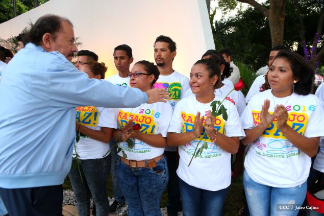 Daniel y Rosario rinden homenaje al Comandante Carlos Fonseca en su 80 Natalicio