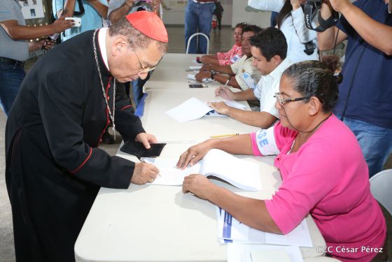 Cardenal Miguel acude a verificarse