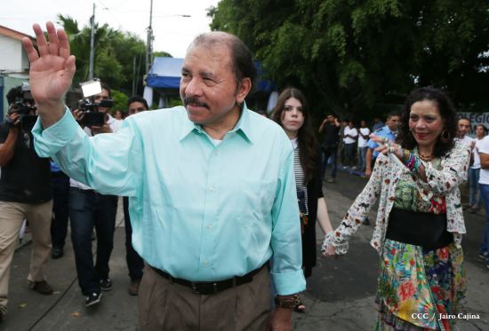 Daniel y Rosario participan del proceso de verificación ciudadana