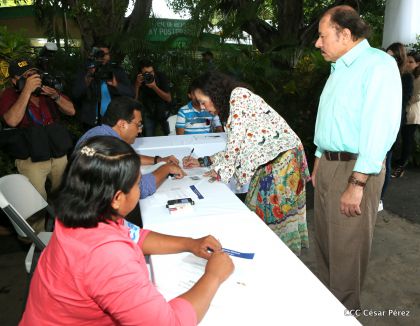 Daniel y Rosario participan del proceso de verificación ciudadana