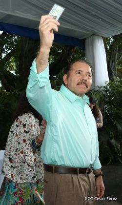 Daniel y Rosario participan del proceso de verificación ciudadana