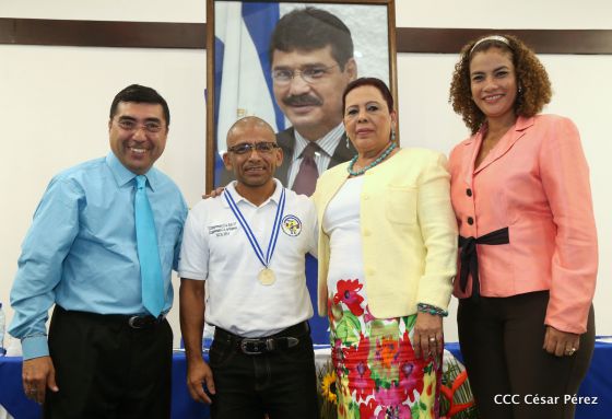 Alcaldía de Managua entrega orden Alexis Argüello a personalidades deportivas