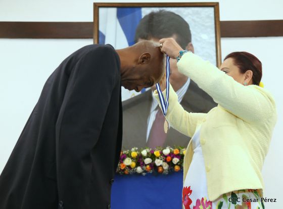 Alcaldía de Managua entrega orden Alexis Argüello a personalidades deportivas