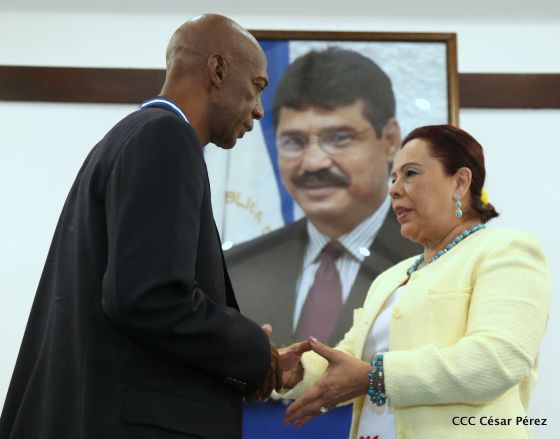 Alcaldía de Managua entrega orden Alexis Argüello a personalidades deportivas