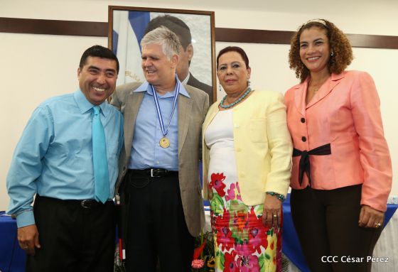 Alcaldía de Managua entrega orden Alexis Argüello a personalidades deportivas