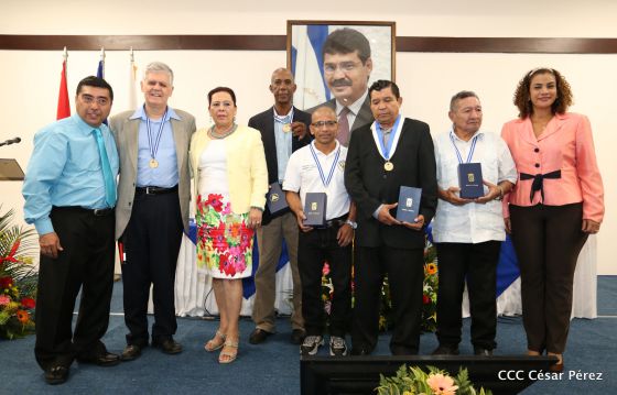 Alcaldía de Managua entrega orden Alexis Argüello a personalidades deportivas