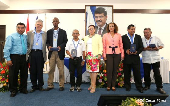 Alcaldía de Managua entrega orden Alexis Argüello a personalidades deportivas