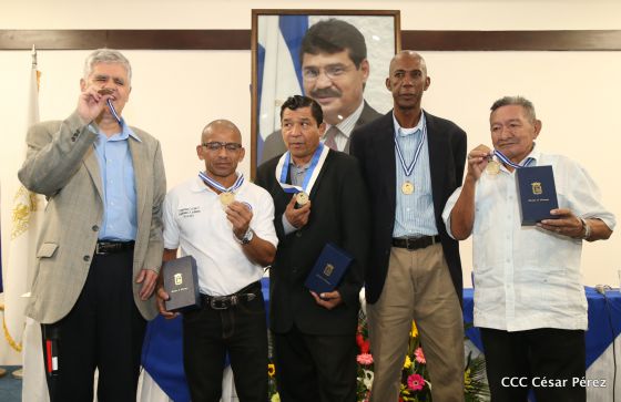 Alcaldía de Managua entrega orden Alexis Argüello a personalidades deportivas