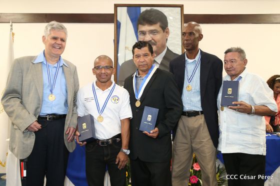 Alcaldía de Managua entrega orden Alexis Argüello a personalidades deportivas