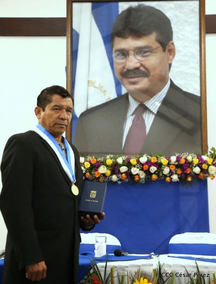 Alcaldía de Managua entrega orden Alexis Argüello a personalidades deportivas