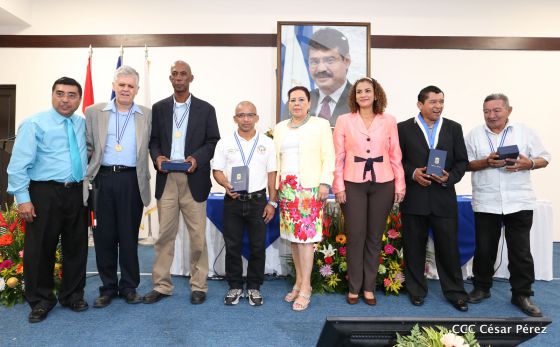 Alcaldía de Managua entrega orden Alexis Argüello a personalidades deportivas