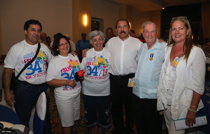 Comandante Daniel impone Orden Independencia Cultural Rubén Darío a Aris Agnano