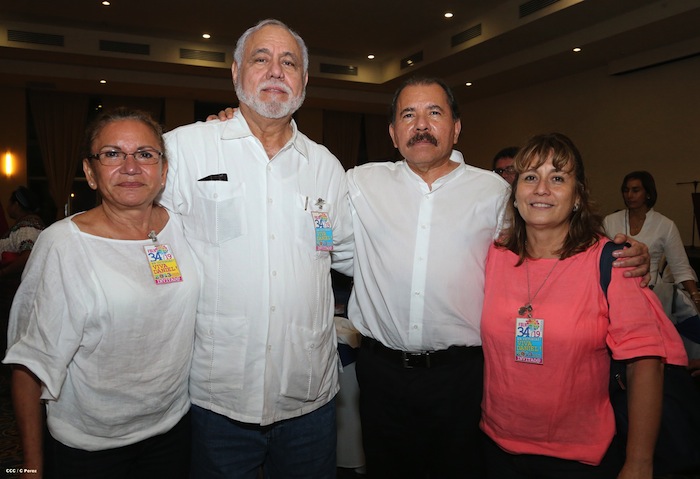 Comandante Daniel impone Orden Independencia Cultural Rubén Darío a Aris Agnano