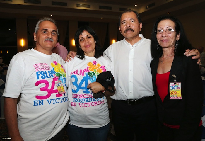 Comandante Daniel impone Orden Independencia Cultural Rubén Darío a Aris Agnano