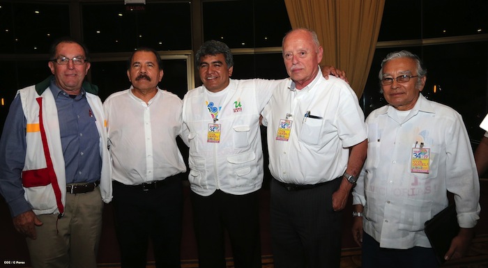 Comandante Daniel impone Orden Independencia Cultural Rubén Darío a Aris Agnano