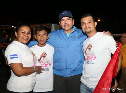 Presidente Daniel y Compañera Rosario en 37 Aniversario del Repliegue a Masaya