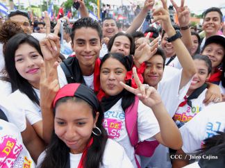 Presidente Daniel y Compañera Rosario en 37 Aniversario del Repliegue a Masaya
