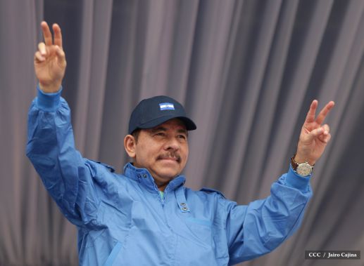 Presidente Daniel y Compañera Rosario en 37 Aniversario del Repliegue a Masaya