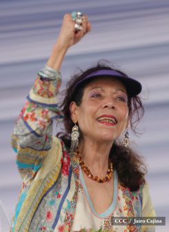 Presidente Daniel y Compañera Rosario en 37 Aniversario del Repliegue a Masaya