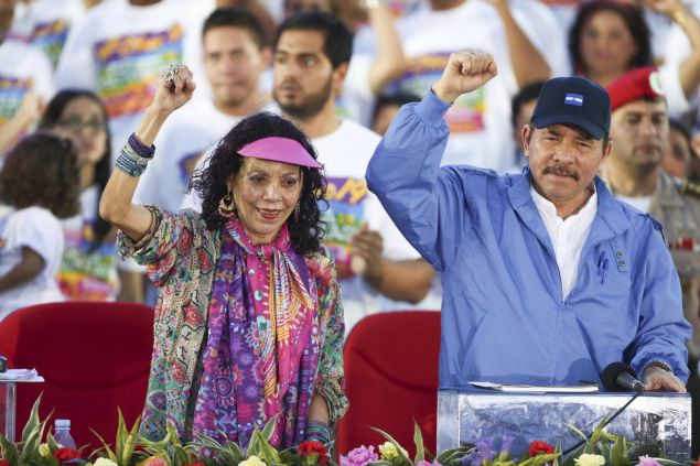 Daniel y Rosario celebran el 37 Aniversario de la Revolución Popular Sandinista