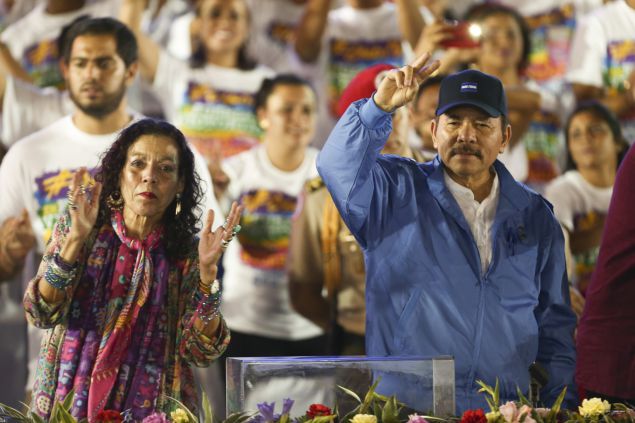 Daniel y Rosario celebran el 37 Aniversario de la Revolución Popular Sandinista