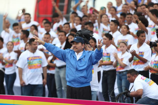 Daniel y Rosario celebran el 37 Aniversario de la Revolución Popular Sandinista