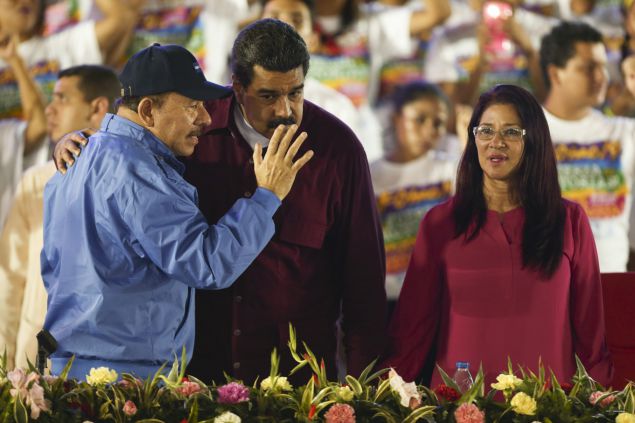 Daniel y Rosario celebran el 37 Aniversario de la Revolución Popular Sandinista