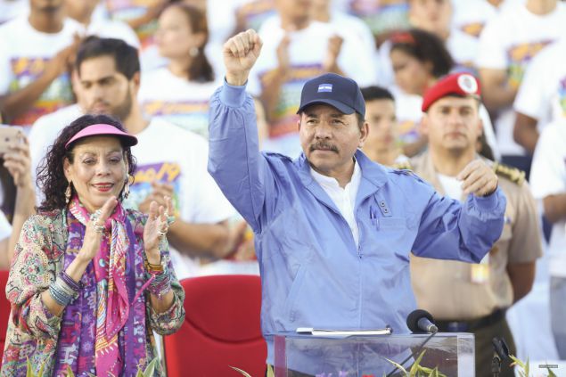 Daniel y Rosario celebran el 37 Aniversario de la Revolución Popular Sandinista