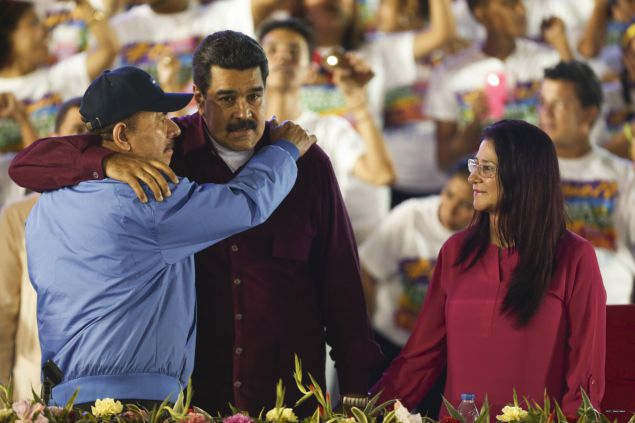 Daniel y Rosario celebran el 37 Aniversario de la Revolución Popular Sandinista