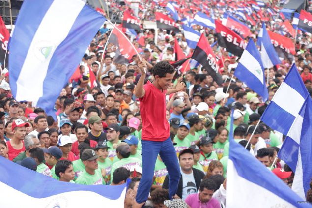 Daniel y Rosario celebran el 37 Aniversario de la Revolución Popular Sandinista
