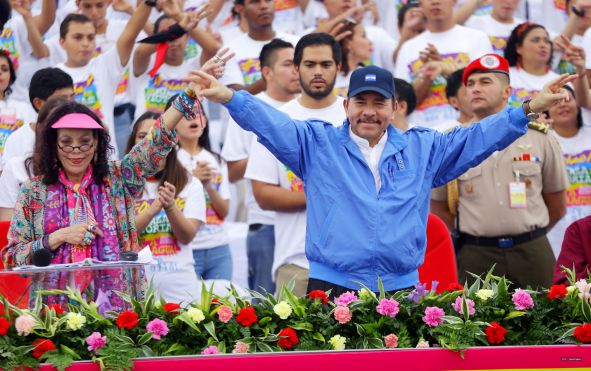 Daniel y Rosario celebran el 37 Aniversario de la Revolución Popular Sandinista