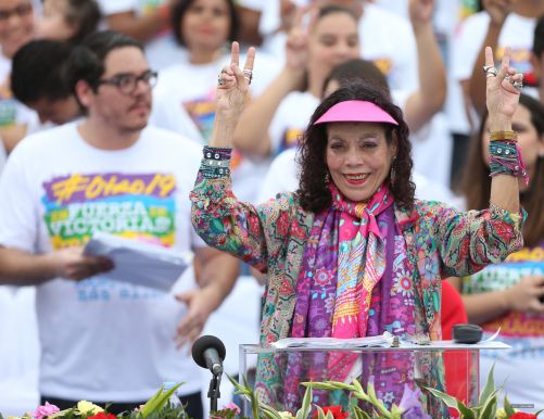 Daniel y Rosario celebran el 37 Aniversario de la Revolución Popular Sandinista