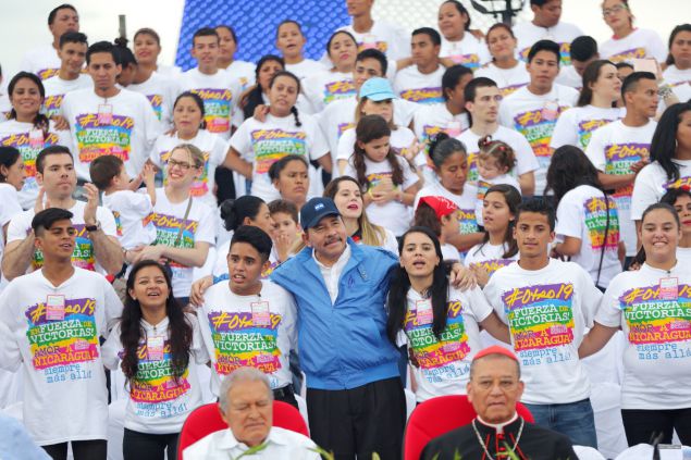 Daniel y Rosario celebran el 37 Aniversario de la Revolución Popular Sandinista