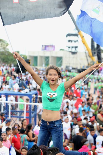 Daniel y Rosario celebran el 37 Aniversario de la Revolución Popular Sandinista