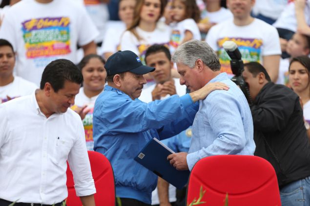 Daniel y Rosario celebran el 37 Aniversario de la Revolución Popular Sandinista
