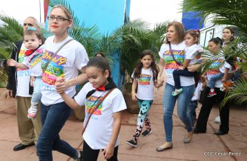 Daniel y Rosario celebran el 37 Aniversario de la Revolución Popular Sandinista