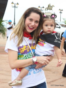 Daniel y Rosario celebran el 37 Aniversario de la Revolución Popular Sandinista