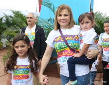 Daniel y Rosario celebran el 37 Aniversario de la Revolución Popular Sandinista