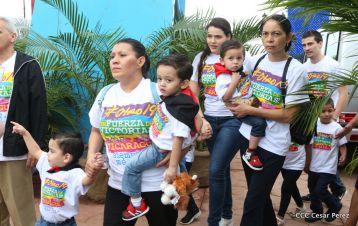 Daniel y Rosario celebran el 37 Aniversario de la Revolución Popular Sandinista