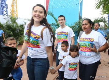 Daniel y Rosario celebran el 37 Aniversario de la Revolución Popular Sandinista